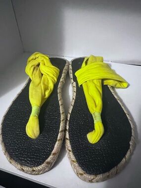 Women’s Yellow Knot-Style Fabric Sandals